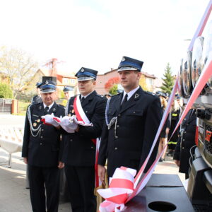 Zdjęcie nowego wozu strażackiego